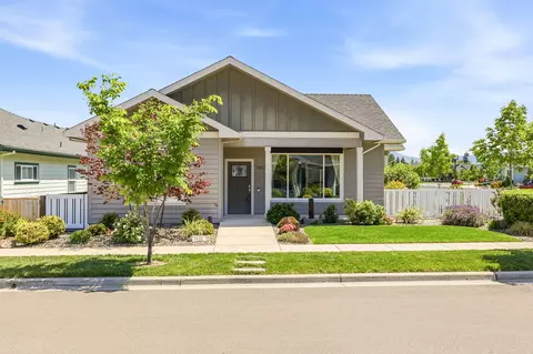 1502 River Run St, Central Point, OR 97502