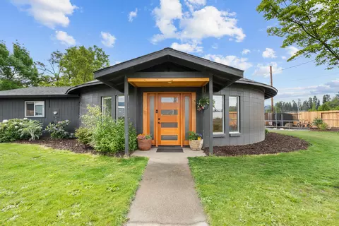 1027 SE M, Grants Pass, OR 97526