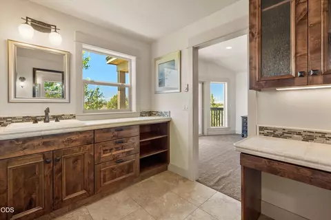 Bath - 24442 Dodds Rd, Bend, OR 97701 photo 3 of 4