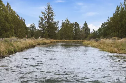 View/Area - 24442 Dodds Rd, Bend, OR 97701 photo 3 of 4