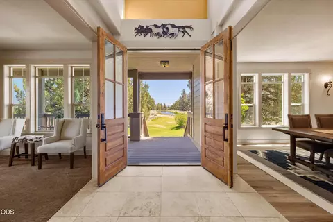 Entry Way - 24442 Dodds Rd, Bend, OR 97701 photo 2 of 5