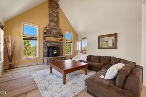 Living - 24442 Dodds Rd, Bend, OR 97701 photo 2 of 5