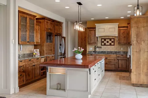 Kitchen - 24442 Dodds Rd, Bend, OR 97701 photo 2 of 5