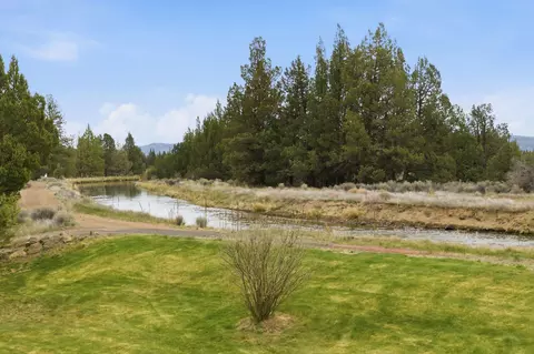 View/Area - 24442 Dodds Rd, Bend, OR 97701 photo 2 of 4