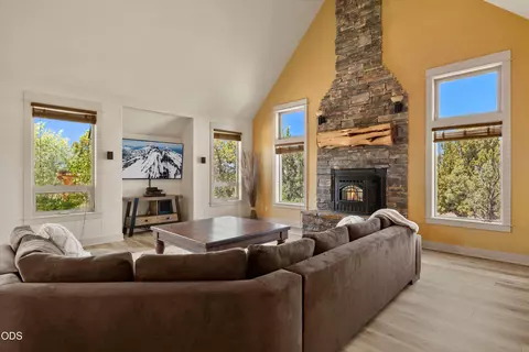 Living - 24442 Dodds Rd, Bend, OR 97701 photo 4 of 5