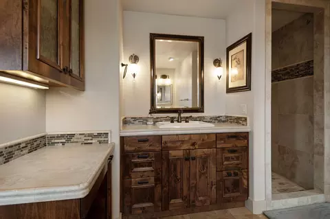 Bath - 24442 Dodds Rd, Bend, OR 97701 photo 2 of 7
