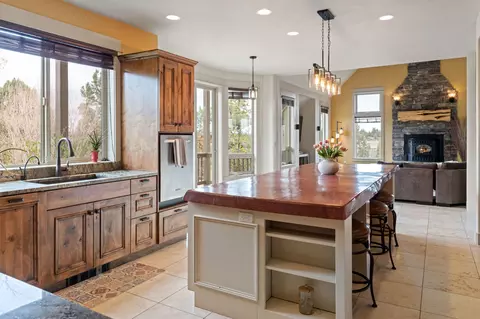Kitchen - 24442 Dodds Rd, Bend, OR 97701 photo 4 of 5