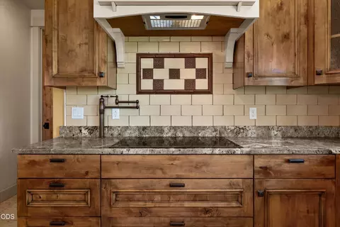 Kitchen - 24442 Dodds Rd, Bend, OR 97701 photo 8 of 8