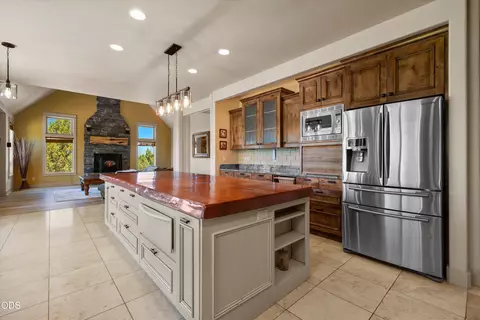 Kitchen - 24442 Dodds Rd, Bend, OR 97701 photo 7 of 8