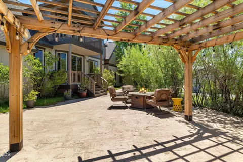 Exterior - 24442 Dodds Rd, Bend, OR 97701 photo 8 of 10