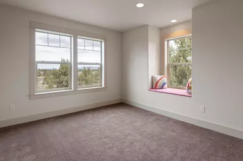 Bedroom - 24442 Dodds Rd, Bend, OR 97701 photo 3 of 5