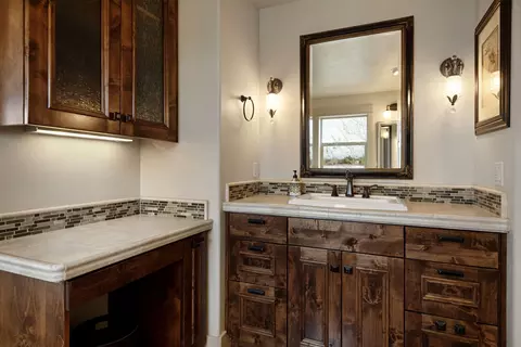 Bath - 24442 Dodds Rd, Bend, OR 97701 photo 3 of 7