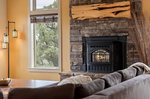 Living - 24442 Dodds Rd, Bend, OR 97701 photo 2 of 3