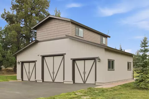 Exterior - 24442 Dodds Rd, Bend, OR 97701 photo 4 of 9