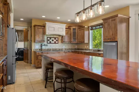 Kitchen - 24442 Dodds Rd, Bend, OR 97701 photo 4 of 8
