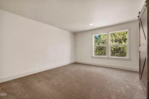 Bedroom - 24442 Dodds Rd, Bend, OR 97701 photo 6 of 6