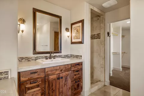 Bath - 24442 Dodds Rd, Bend, OR 97701 photo 2 of 4