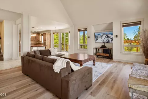 Living - 24442 Dodds Rd, Bend, OR 97701 photo 3 of 5