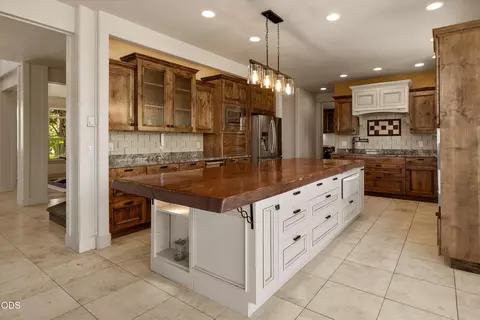 Kitchen - 24442 Dodds Rd, Bend, OR 97701 photo 3 of 8