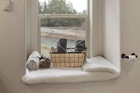 Bath - 24442 Dodds Rd, Bend, OR 97701 photo 6 of 7