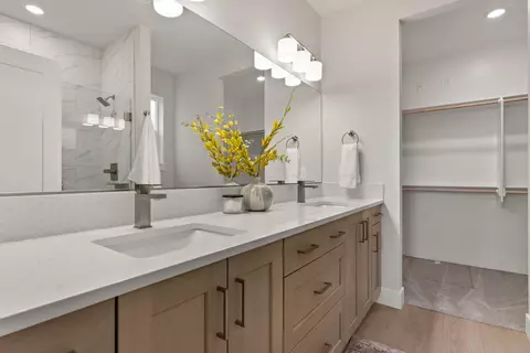 Bath - 60932 SE Apollo Pl, Bend, OR 97702 photo 1 of 1
