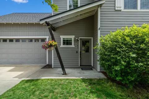 161 NE 9th St, Madras, OR 97741