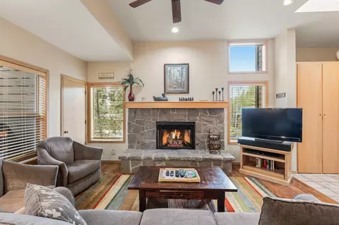 57374 Beaver Ridge Loop #32C, Sunriver, OR 97707
