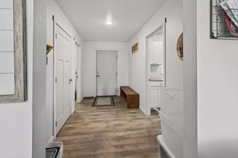 Entry Way - 61112 Ferguson Rd, Bend, OR 97702 photo 7 of 7