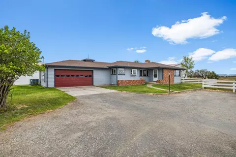 501 NW Dogwood Ln, Madras, OR 97741