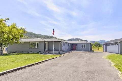 95 Champlin Ln, Gold Hill, OR 97525