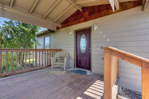 654 NW 4th St, Redmond, OR 97756