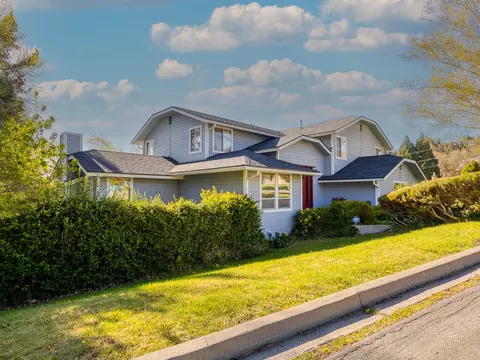 1990 Arlington Dr, Klamath Falls, OR 97601