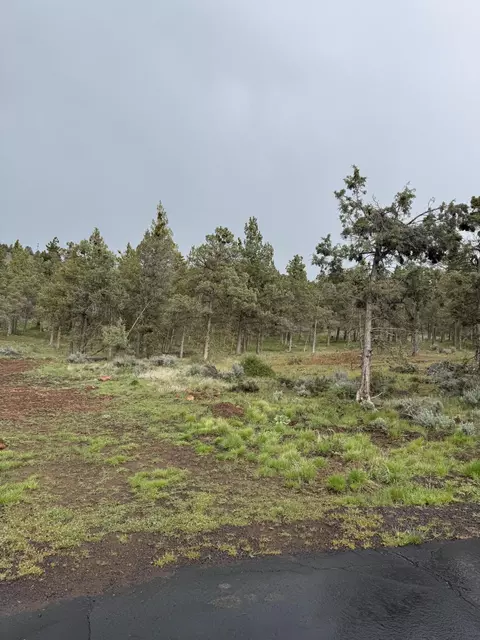 1129 Vine Maple Dr, Klamath Falls, OR 97601
