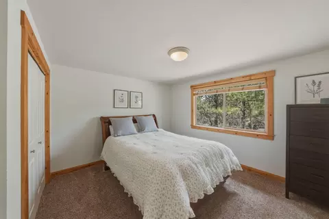 Bedroom - 63375 Saddleback Dr, Bend, OR 97703 photo 5 of 6