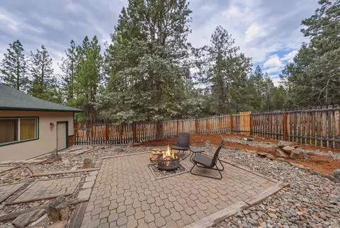 Exterior - 63375 Saddleback Dr, Bend, OR 97703 photo 10 of 12