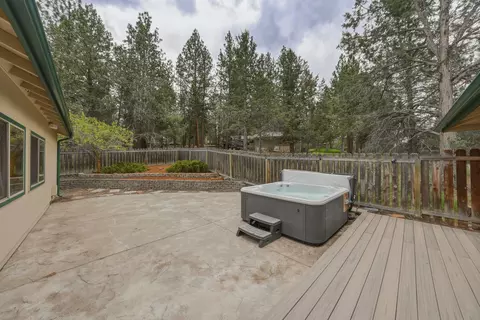 Exterior - 63375 Saddleback Dr, Bend, OR 97703 photo 6 of 12
