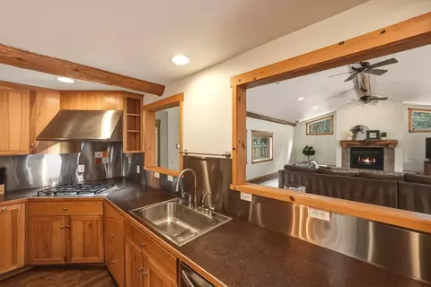 Kitchen - 63375 Saddleback Dr, Bend, OR 97703 photo 8 of 8