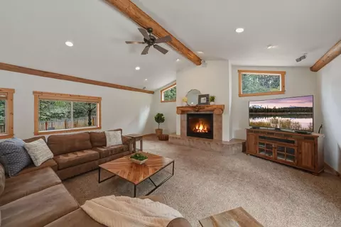 Living - 63375 Saddleback Dr, Bend, OR 97703 photo 2 of 5