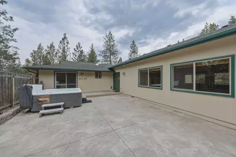 Exterior - 63375 Saddleback Dr, Bend, OR 97703 photo 8 of 12