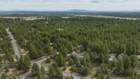 View/Area - 63375 Saddleback Dr, Bend, OR 97703 photo 15 of 19
