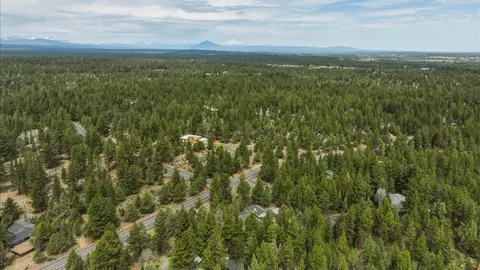 View/Area - 63375 Saddleback Dr, Bend, OR 97703 photo 14 of 19