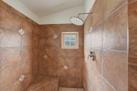 Bath - 63375 Saddleback Dr, Bend, OR 97703 photo 3 of 7