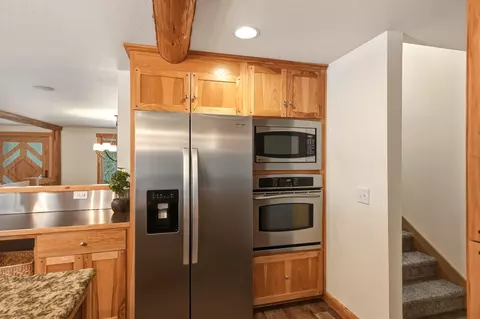 Kitchen - 63375 Saddleback Dr, Bend, OR 97703 photo 5 of 8