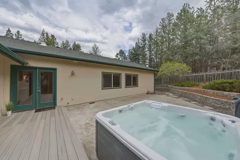 Exterior - 63375 Saddleback Dr, Bend, OR 97703 photo 7 of 12