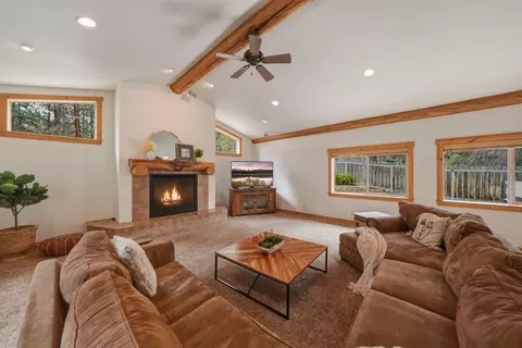 Living - 63375 Saddleback Dr, Bend, OR 97703 photo 4 of 5