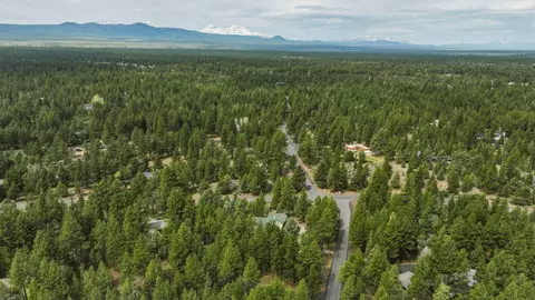 View/Area - 63375 Saddleback Dr, Bend, OR 97703 photo 13 of 19