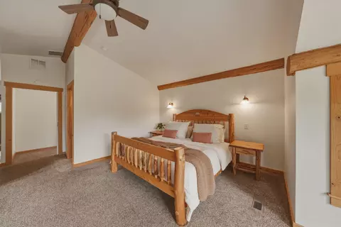 Bedroom - 63375 Saddleback Dr, Bend, OR 97703 photo 2 of 6