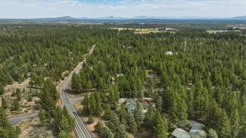 View/Area - 63375 Saddleback Dr, Bend, OR 97703 photo 16 of 19