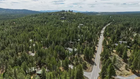 View/Area - 63375 Saddleback Dr, Bend, OR 97703 photo 4 of 19