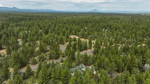 View/Area - 63375 Saddleback Dr, Bend, OR 97703 photo 12 of 19